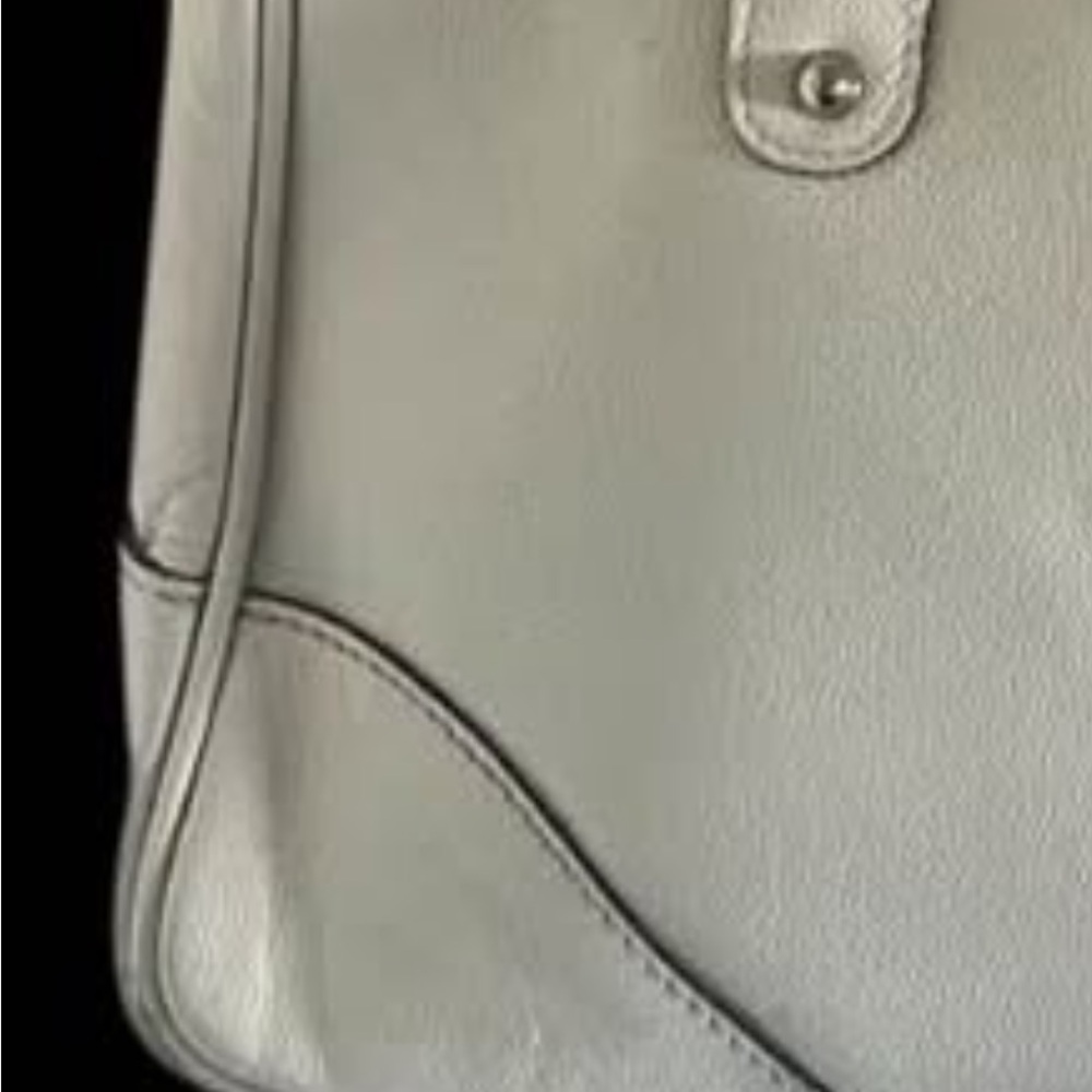 Gucci Vintage Ivory Leather Capri Shoulder/ Handbag with Gold Chain - Picture 12 of 12
